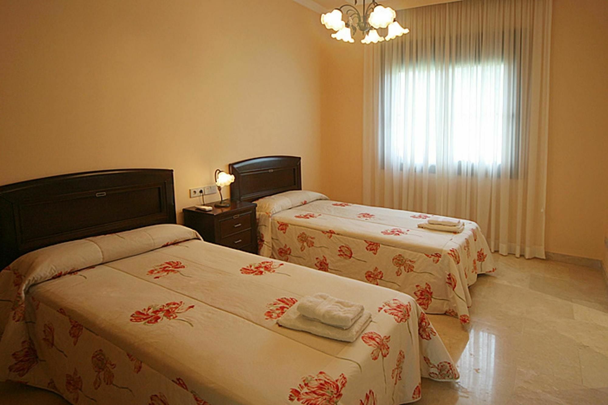 Villa With 4 Bedrooms In Las Lagunas De Mijas, With Wonderful Mountain Exterior photo
